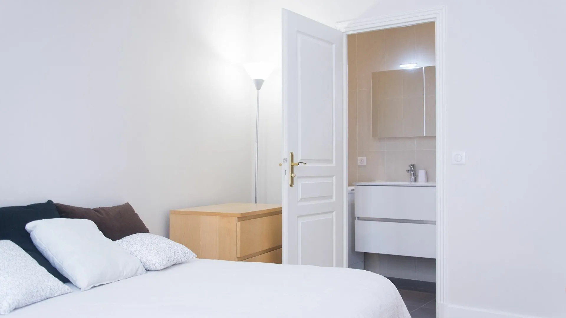 Hotel Lokappart - Saint Lazare / Monceau 3*